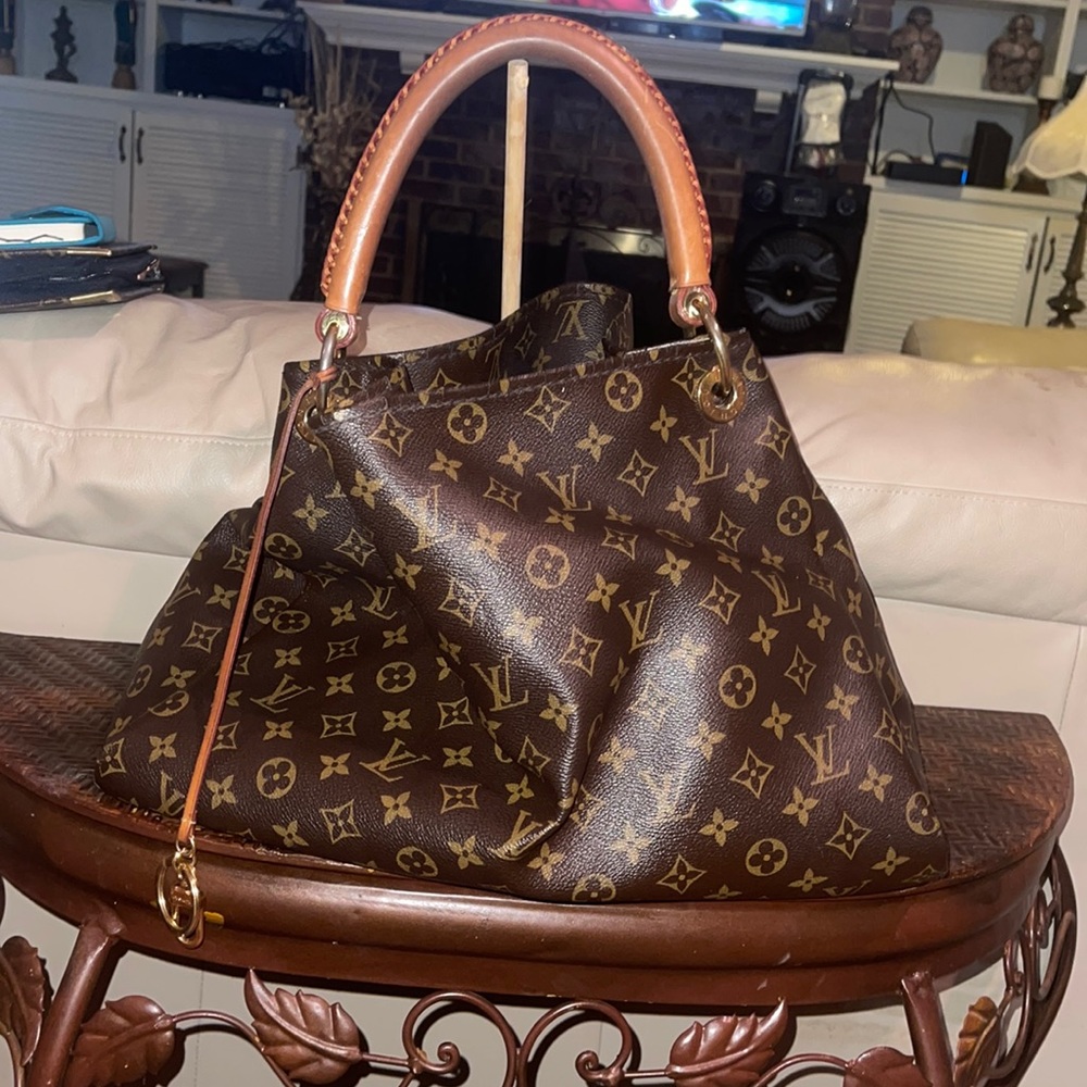 Louis Vuitton GM Artsy